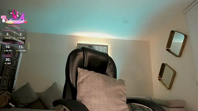 Snapshot of SophiePalmer chatting on 11, 10, 2025 SophiePalmer online show from 11, 10, 2025