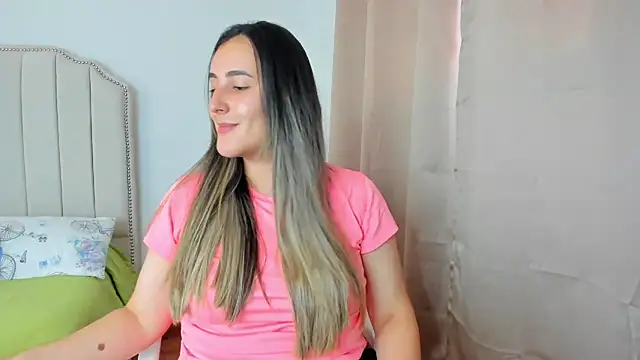 Snapshot of Hanna86 chatting on 12, 11, 2025 Hanna86 online show from 12, 11, 2025