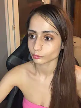 LaPetitechienne1 online show from 2, 2, 2025