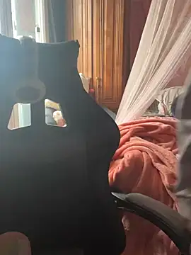 LaPetitechienne1 online show from 4, 2, 2025