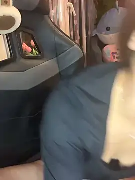 LaPetitechienne1 online show from 20, 2, 2025