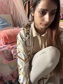 LaPetitechienne1 online show from 11, 3, 2025