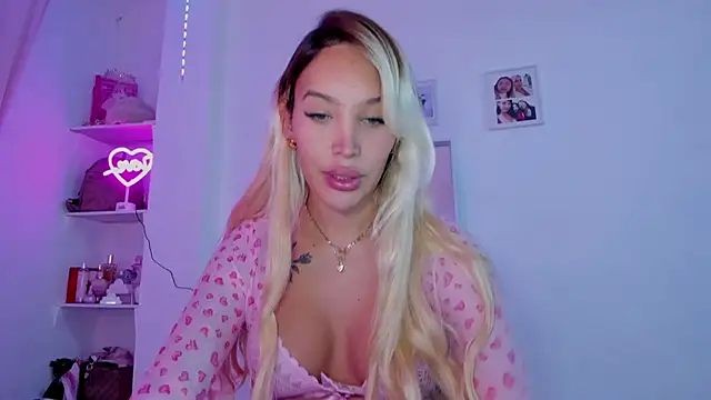 Snapshot of _viioletweekend_ chatting on 1, 12, 2025 viioletweekend online show from 1, 12, 2025