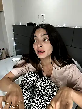 Snapshot of Sam_Sara chatting on 8, 3, 2025 Sam Sara online show from 8, 3, 2025