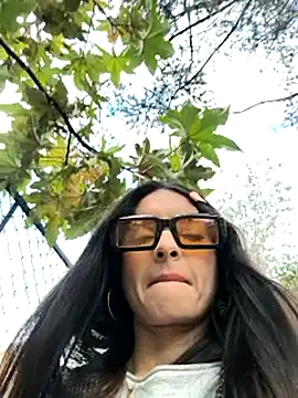 Snapshot of Sam_Sara chatting on 14, 10, 2025 Sam Sara online show from 14, 10, 2025