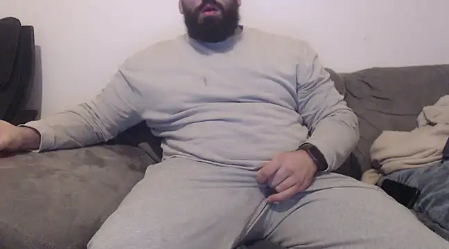 Snapshot of hugemachohandsome chatting on 7, 2, 2025 hugemachohandsome online show from 7, 2, 2025