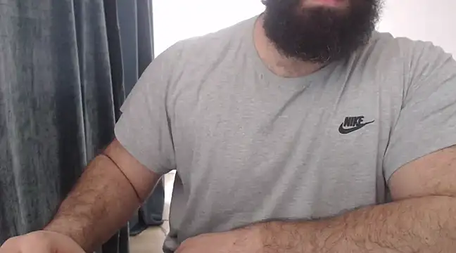 Snapshot of hugemachohandsome chatting on 25, 2, 2025 hugemachohandsome online show from 25, 2, 2025