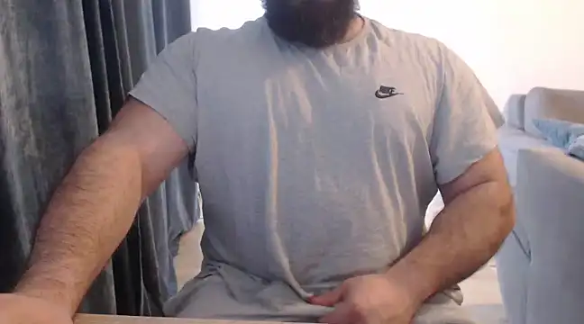 Snapshot of hugemachohandsome chatting on 26, 2, 2025 hugemachohandsome online show from 26, 2, 2025