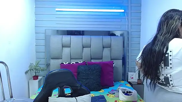 evelin zaens online show from 10, 4, 2026