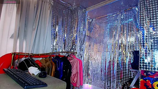 LatexDevil Blondie online show from 1, 12, 2025