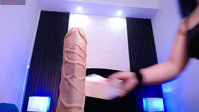 alicia moom online show from 8, 9, 2025