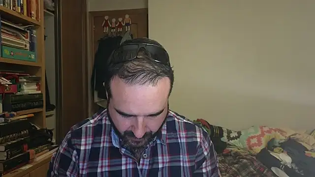 Snapshot of curiosillo83 chatting on 12, 11, 2025 curiosillo83 online show from 12, 11, 2025