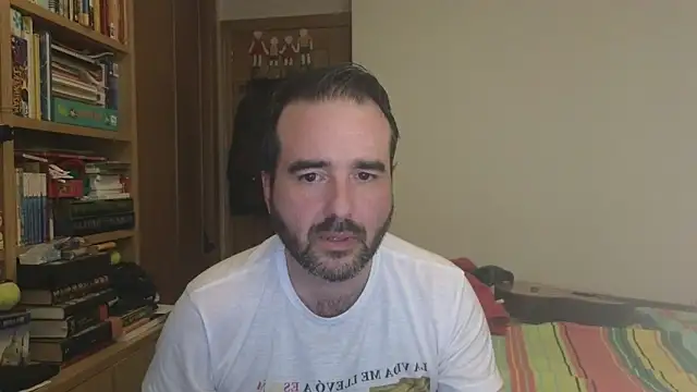 Snapshot of curiosillo83 chatting on 15, 12, 2025 curiosillo83 online show from 15, 12, 2025