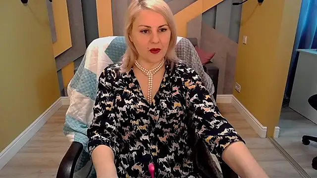 Candy Long online show from 4, 3, 2025