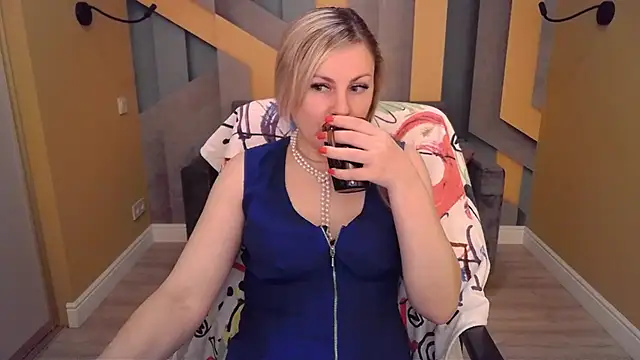 Candy Long online show from 6, 2, 2026