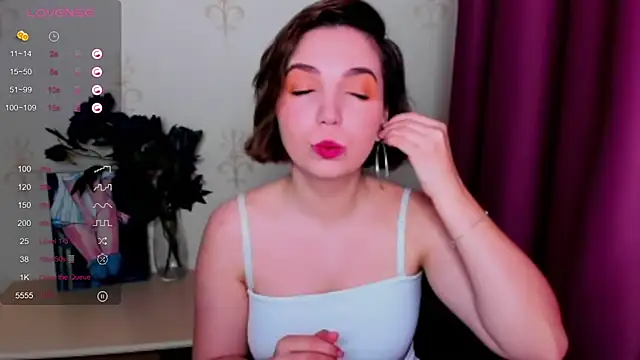 Snapshot of KindHazelHere_ chatting on 4, 10, 2025 KindHazelHere online show from 4, 10, 2025