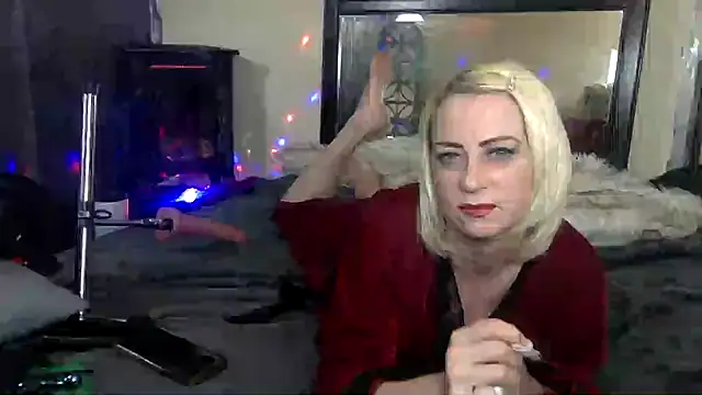 Snapshot of TiffaneyLove chatting on 6, 3, 2025 TiffaneyLove online show from 6, 3, 2025