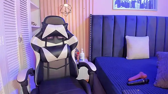 ashlye miller  online show from 7, 1, 2026