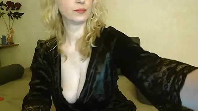 Natasha Nannette online show from 21, 11, 2025