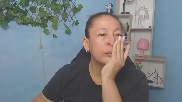 mature martina online show from 28, 11, 2025