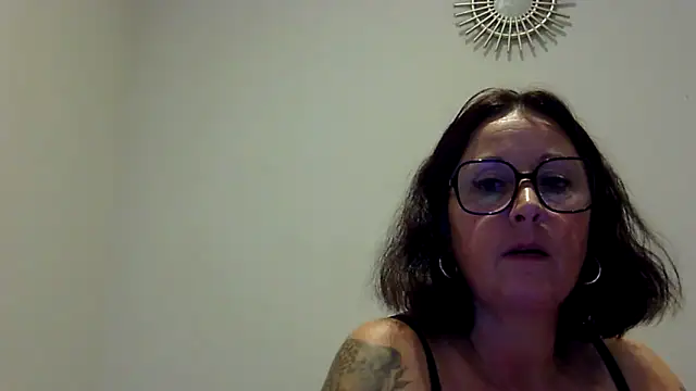 Snapshot of feline27 chatting on 5, 11, 2025 feline27 online show from 5, 11, 2025