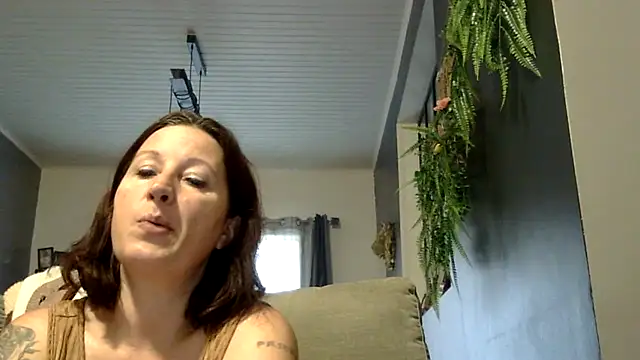 Snapshot of feline27 chatting on 4, 12, 2025 feline27 online show from 4, 12, 2025