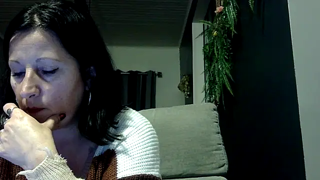 Snapshot of feline27 chatting on 6, 1, 2026 feline27 online show from 6, 1, 2026