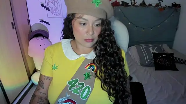 Snapshot of bigbooty-30 chatting on 28, 10, 2025 bigbooty-30 online show from 28, 10, 2025