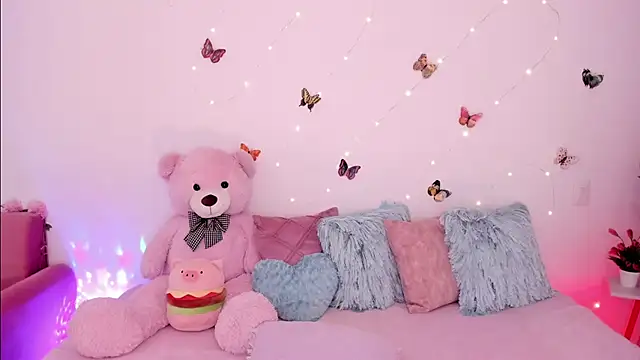 Snapshot of Zara_uwu_ chatting on 3, 6, 2026 Zara uwu online show from 3, 6, 2026
