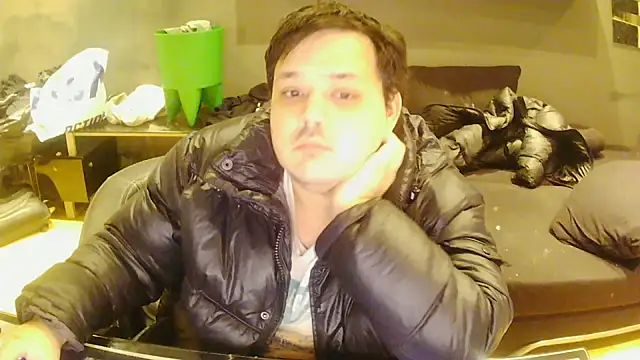 Snapshot of Bebemickey75 chatting on 16, 11, 2025 Bebemickey75 online show from 16, 11, 2025