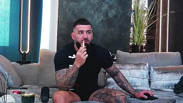 masterkingofmusclee online show from 14, 2, 2025