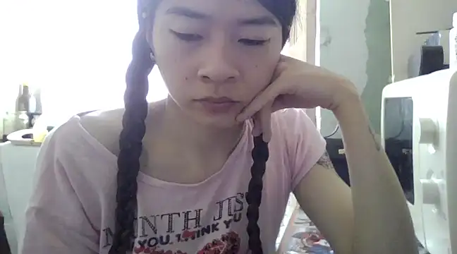 CarlyJoy online show from 18, 3, 2025