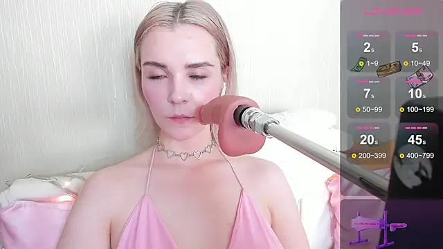 Kaya Devis online show from 11, 3, 2025