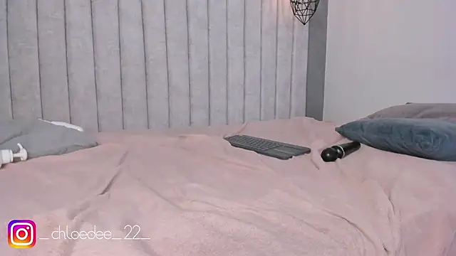 Snapshot of chloe_d chatting on 2, 2, 2025 chloe d online show from 2, 2, 2025