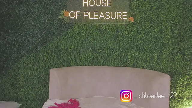 Snapshot of chloe_d chatting on 3, 10, 2025 chloe d online show from 3, 10, 2025