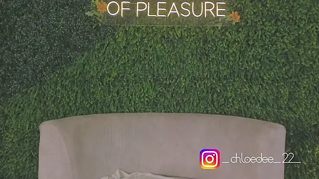 Snapshot of chloe_d chatting on 7, 10, 2025 chloe d online show from 7, 10, 2025