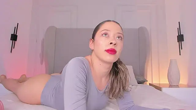 Snapshot of chloe_d chatting on 29, 10, 2025 chloe d online show from 29, 10, 2025