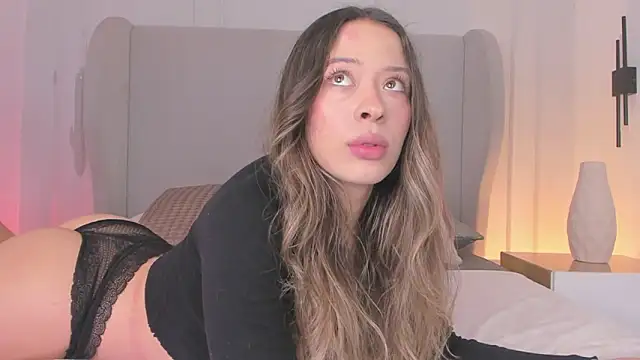 Snapshot of chloe_d chatting on 21, 11, 2025 chloe d online show from 21, 11, 2025