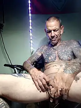 Snapshot of deepstroker42071 chatting on 13, 10, 2025 deepstroker42071 online show from 13, 10, 2025