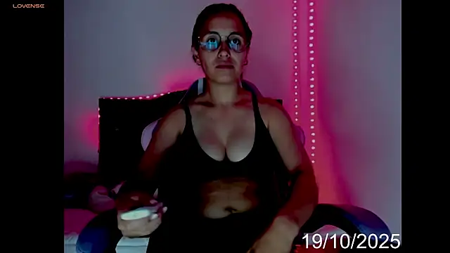 lady hana28 online show from 19, 11, 2025