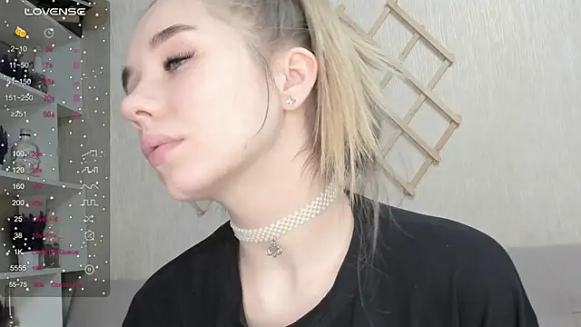 Snapshot of AutoBaby chatting on 31, 10, 2025 AutoBaby online show from 31, 10, 2025