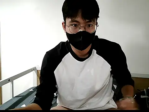 Snapshot of Gwencloudy chatting on 24, 10, 2025 Gwencloudy online show from 24, 10, 2025