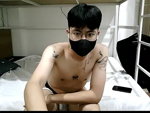 Snapshot of Gwencloudy chatting on 9, 11, 2025 Gwencloudy online show from 9, 11, 2025