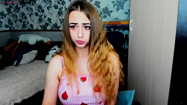 Snapshot of weakness4u chatting on 7, 10, 2025 weakness4u online show from 7, 10, 2025