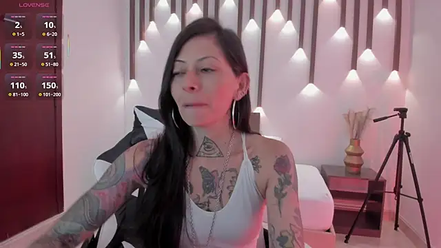 dark gotica online show from 5, 4, 2026