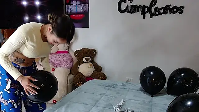 Snapshot of Niky_777 chatting on 14, 11, 2025 Niky 777 online show from 14, 11, 2025