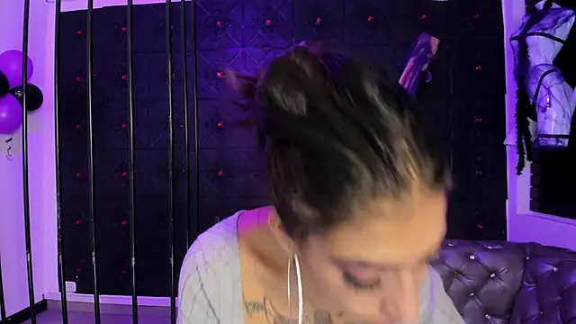 Snapshot of TeennNaugthy18 chatting on 26, 10, 2025 TeennNaugthy18 online show from 26, 10, 2025