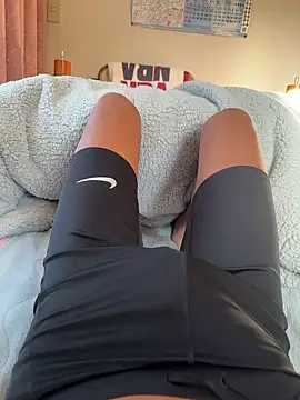 Snapshot of TYTYTYTY130130 chatting on 28, 11, 2025 TYTYTYTY130130 online show from 28, 11, 2025