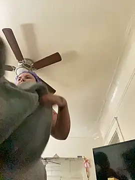 Snapshot of xocrybaby chatting on 18, 11, 2025 xocrybaby online show from 18, 11, 2025