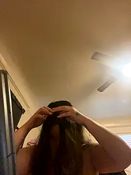 Snapshot of xocrybaby chatting on 24, 11, 2025 xocrybaby online show from 24, 11, 2025